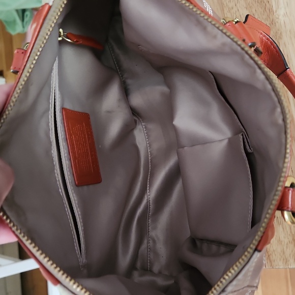 Coach 2 way tote to shoulderbag - Picture 5 of 7